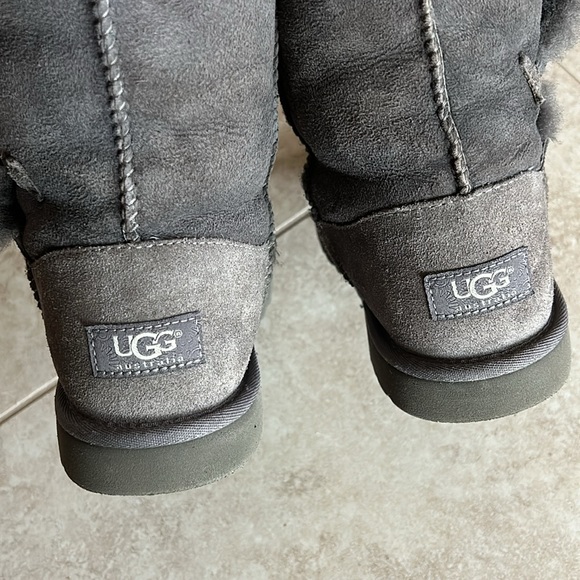 UGG Australia Leather Bailey Button Triplet 1962Y Women's/girls Bootie Size 5 - Picture 3 of 8